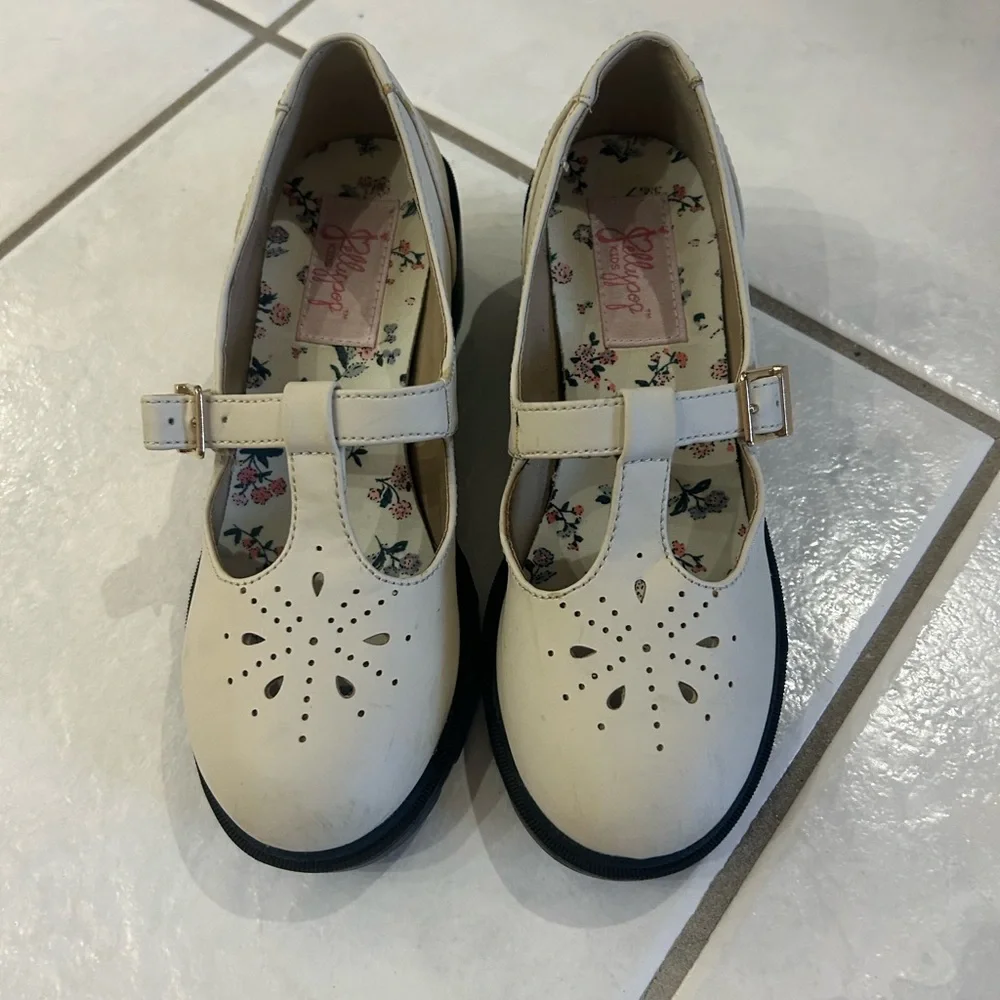 Jellypop girls shoes in a size 2